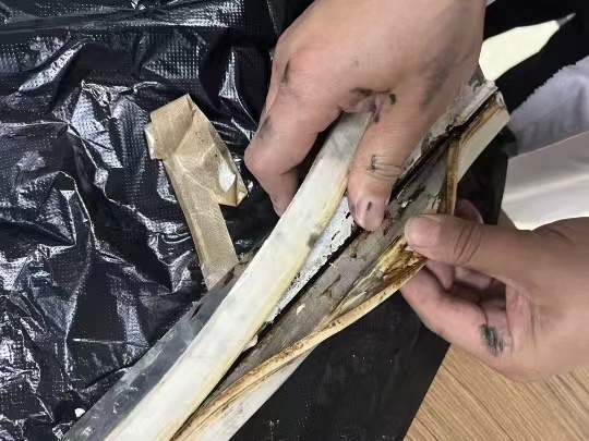 硅膠板粘接鋁板怎么選擇膠水，九點為您推薦耐250℃高溫結(jié)構(gòu)密封膠